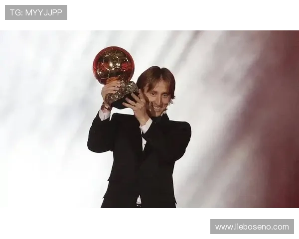 厄德高 vs 莫德里奇：中场组织核心的战术角色与比赛影响力对比