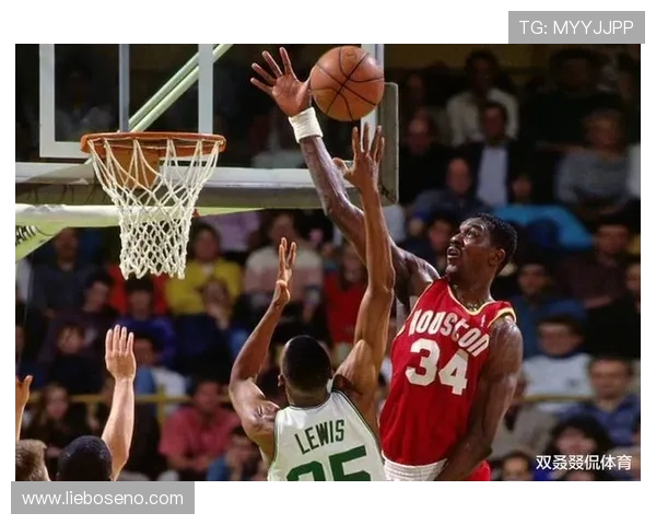 奥斯卡·罗伯特森与魔术强势相比 不断提升组织效率和突破成功率