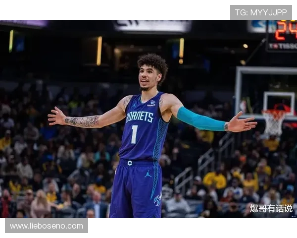 拉梅洛鲍尔通过挡拆策应与高频外线投射主导黄蜂转换进攻节奏